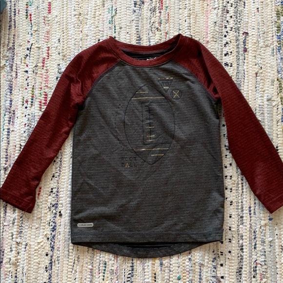 Boys t-shirts, lightweight sweatshirt, & 2 tanks - Picture 4 of 8